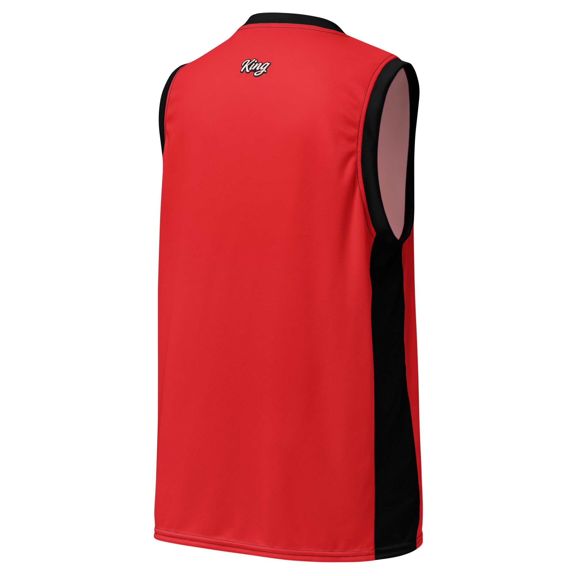 Rotes Basketball-Shirt mit schwarzen Seitenstreifen und  Kragen. Auf der Brust steht in weißer Schrift mit rotem Schatten und schwarzem Rand das Wort "King".