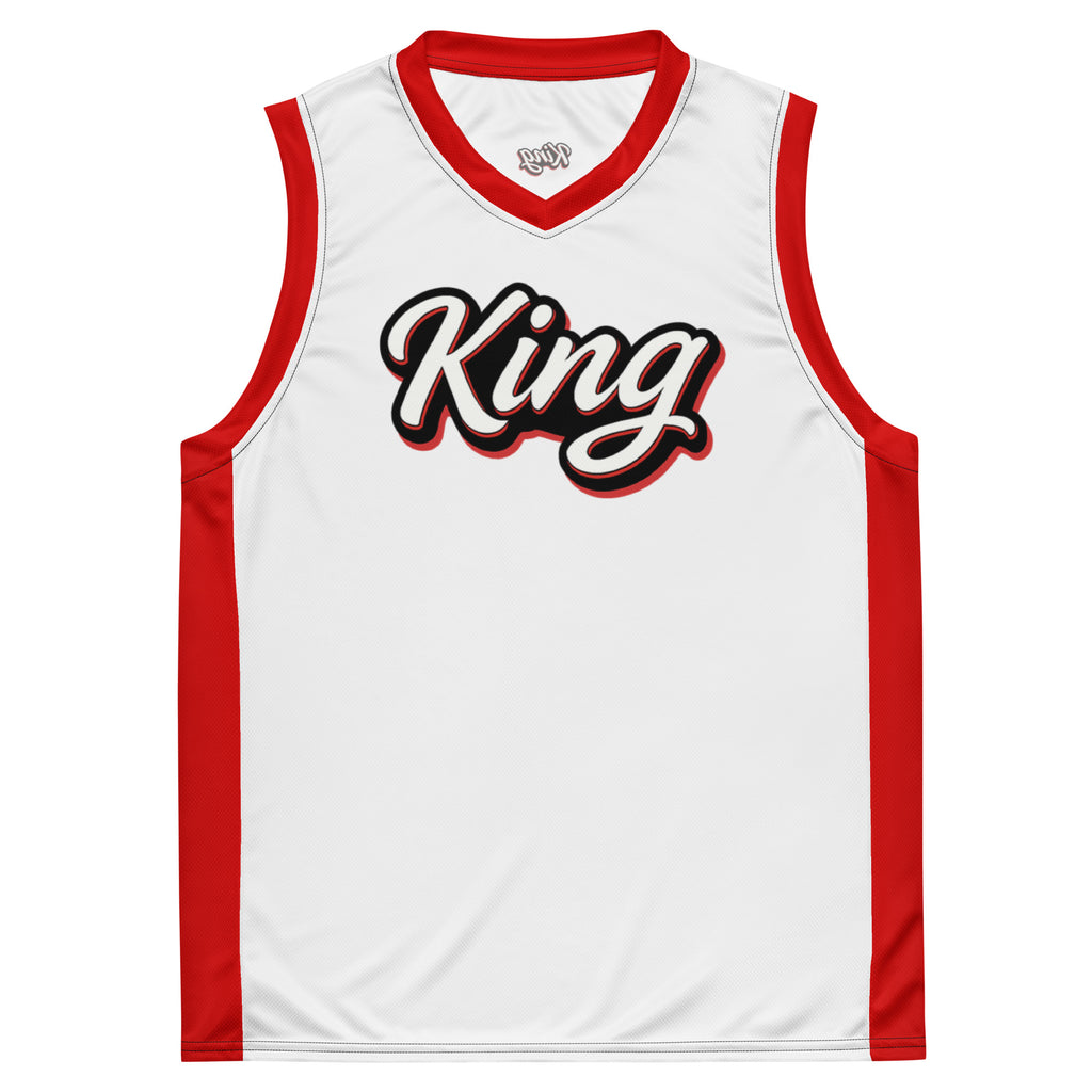 Weißes Basketball-Shirt mit roten Seitenstreifen und roten Kragen. Auf der Brust steht in weißer Schrift mit rotem Schatten und schwarzem Rand das Wort "King".