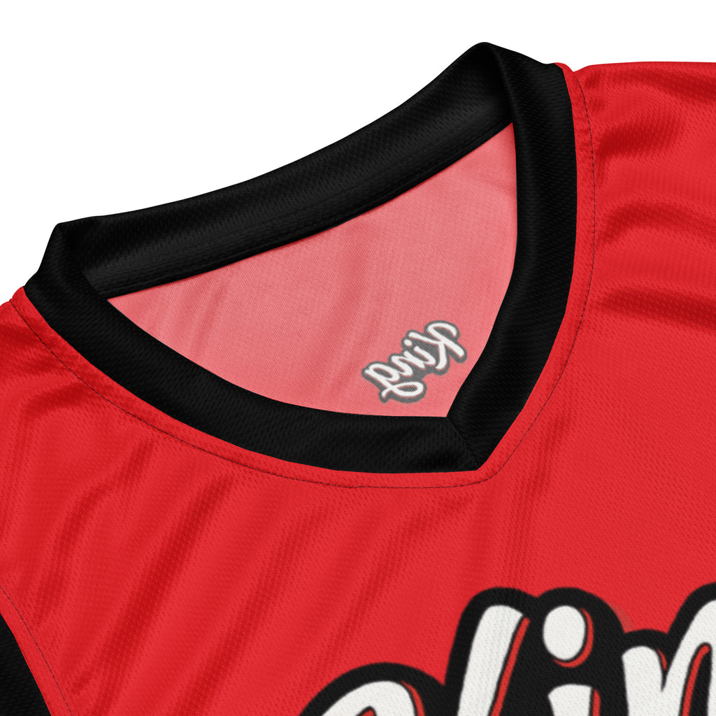 Rotes Basketball-Shirt mit schwarzen Seitenstreifen und  Kragen. Auf der Brust steht in weißer Schrift mit rotem Schatten und schwarzem Rand das Wort "King".
