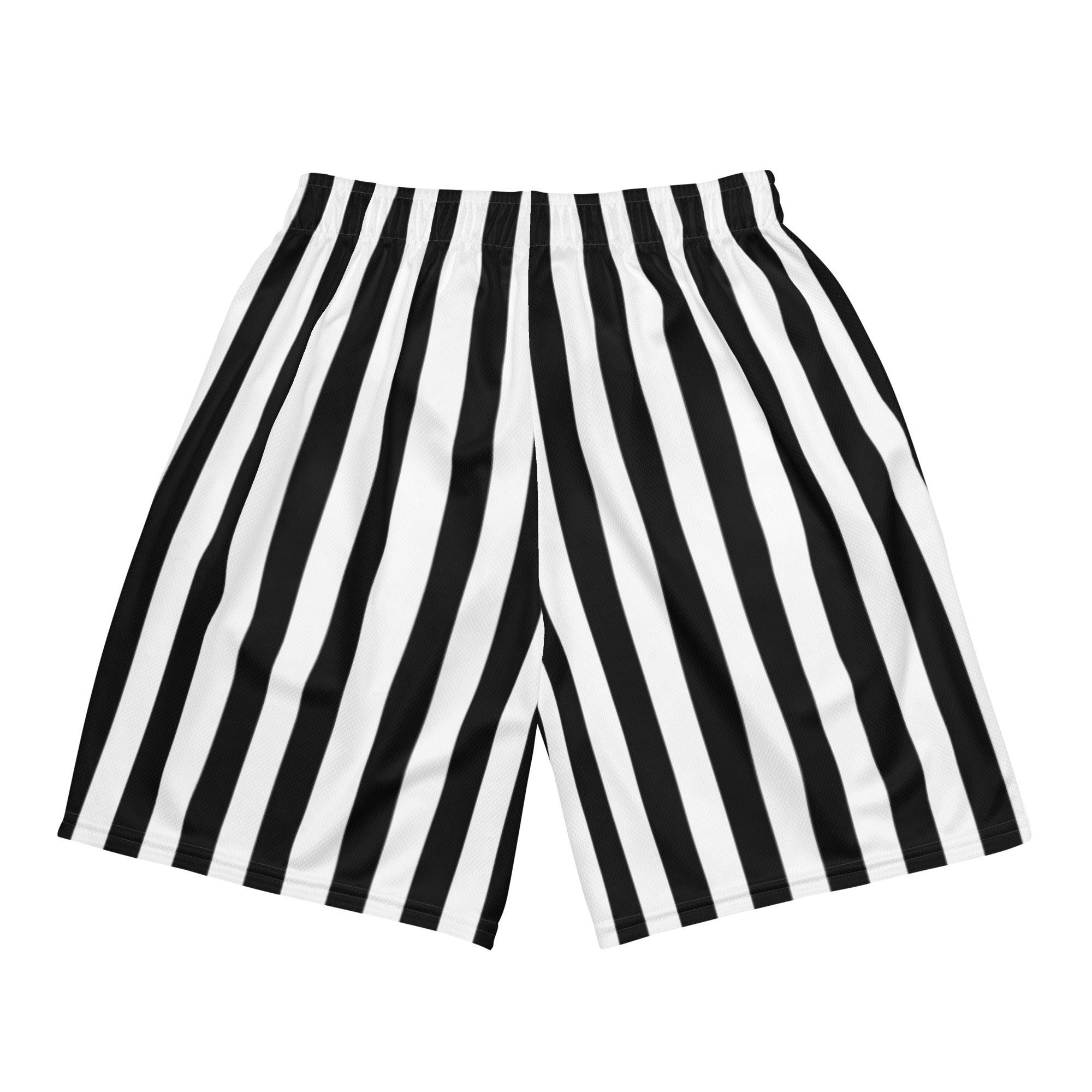 Schwarz-weiß gestreifte Mesh-Sportshorts mit elastischem Bund. Am unteren rechten Bein steht in weißer Schrift mit rotem Schatten und schwarzem Rand das Wort "Nope".