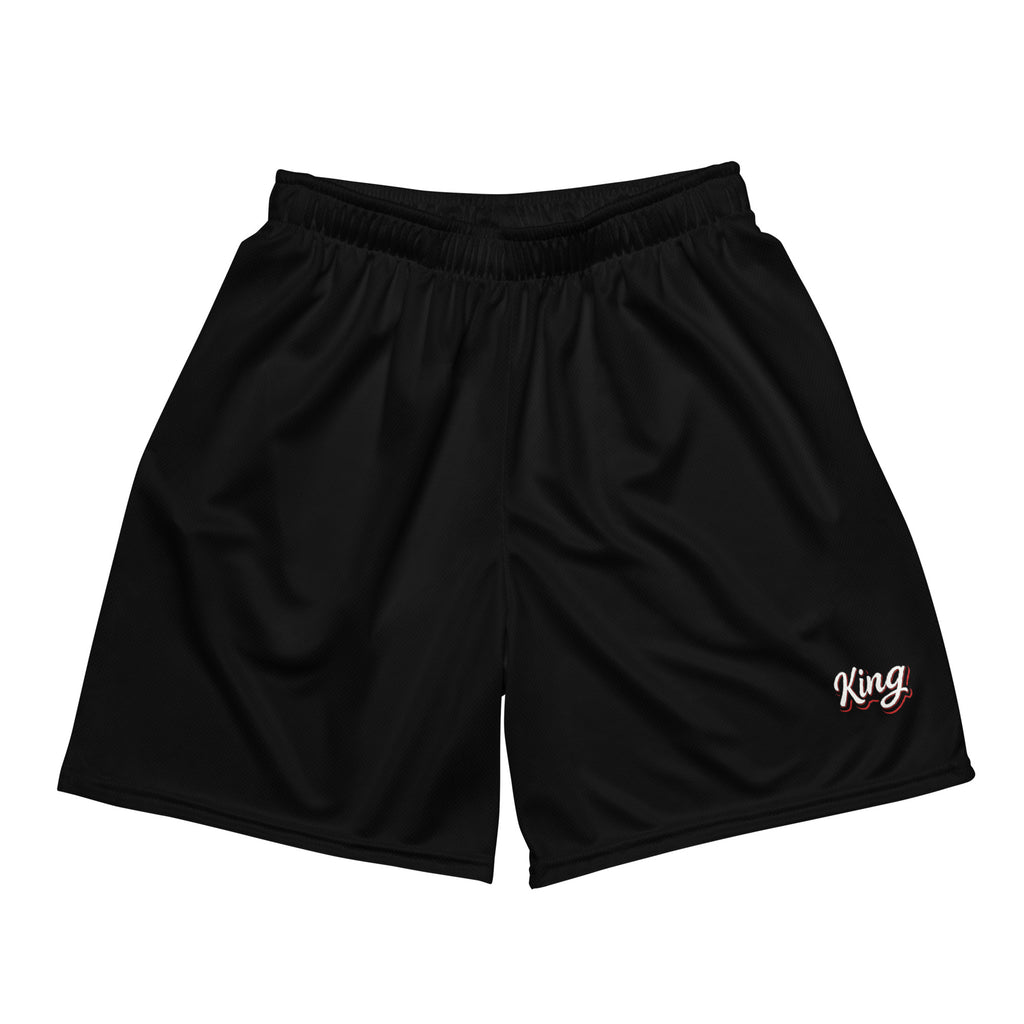 Schwarze Mesh-Sportshorts mit elastischem Bund. Am unteren rechten Bein steht in weißer Schrift mit rotem Schatten und schwarzem Rand das Wort "King".