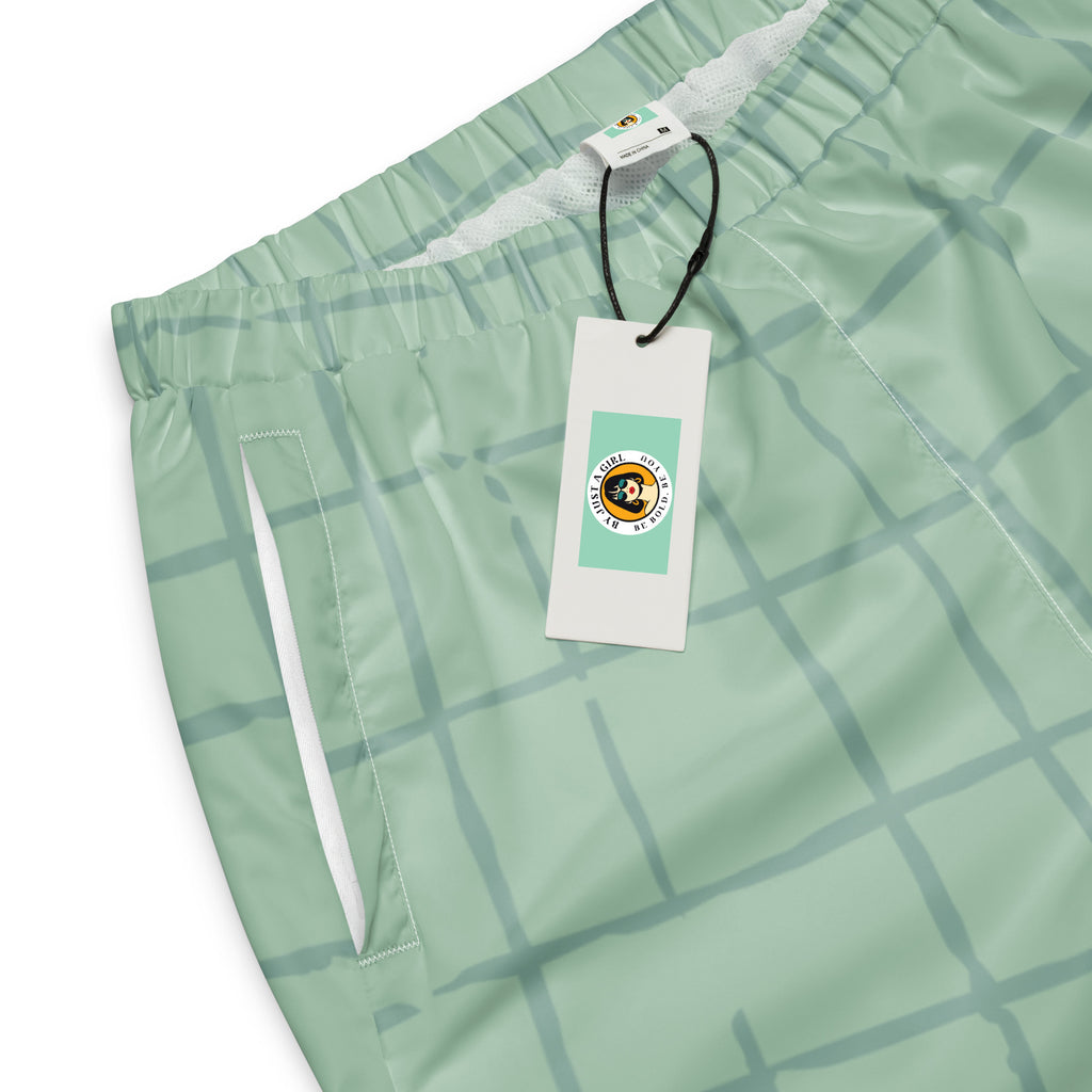 Trainingshose in hellem Mintgrün mit einem dezenten, hellgrauen Gittermuster. Die Hose hat einen elastischen Bund und Bündchen an den Beinabschlüssen.