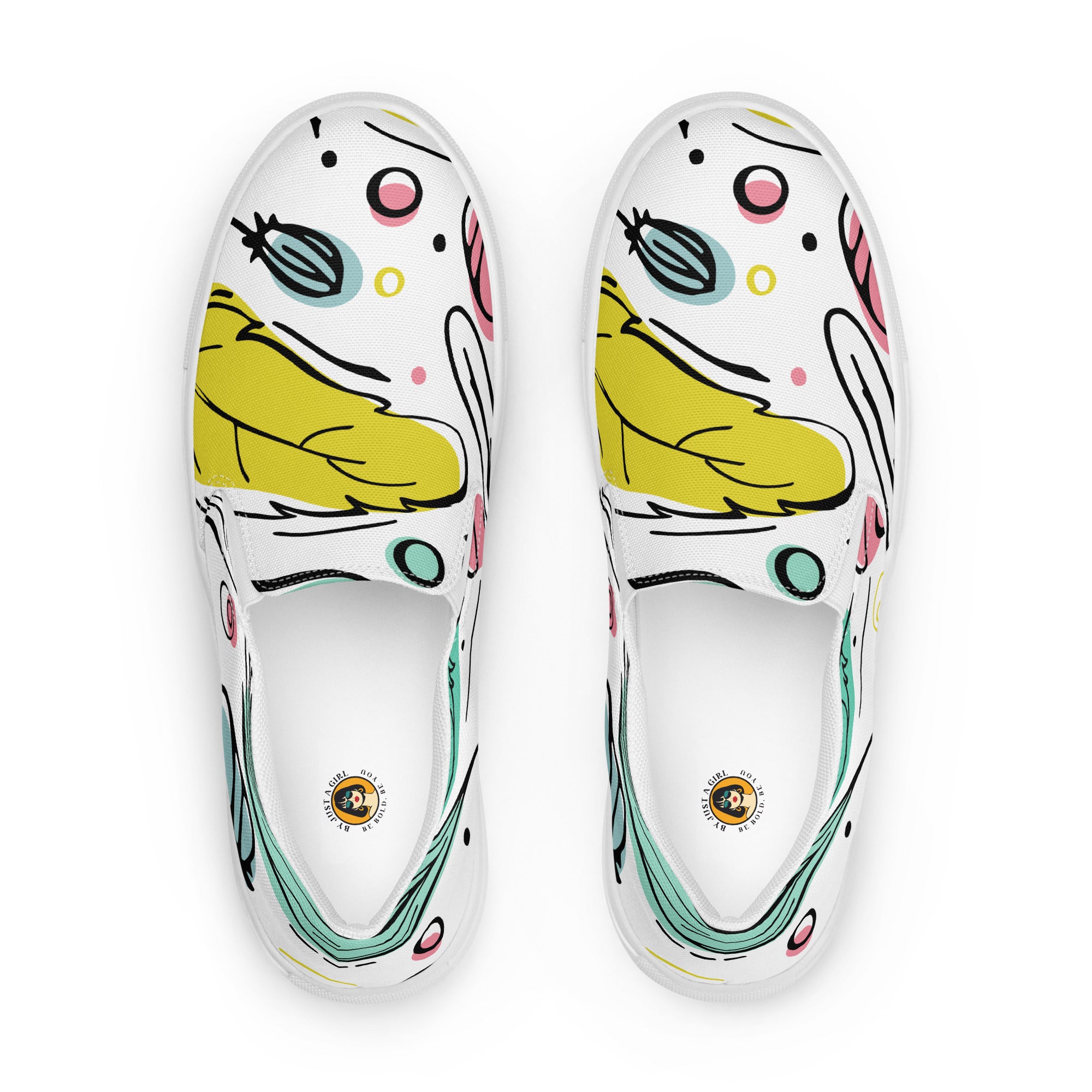 Ein Paar weiße Damen-Slip-on-Schuhe Ansicht vo oben mit einem bunten, abstrakten Muster aus fließenden Formen in Gelb, Grün, Pink und Blau.Der  Hintergrund ist weiß. Designed, by Just a Girl.