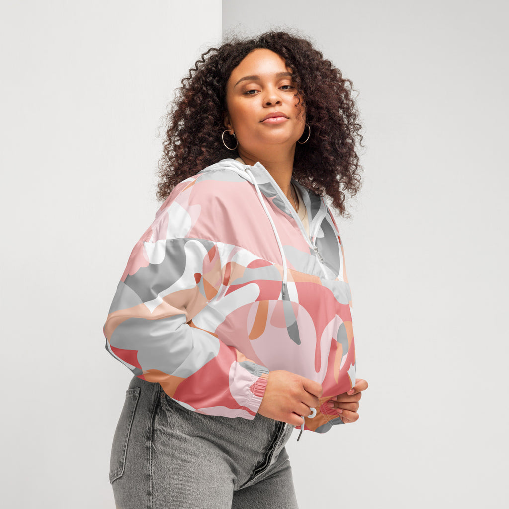 Cropped Windbreaker mit farbenfrohem Flamingo-Muster. Lässiger Streetstyle für Frauen von By Just a Girl.