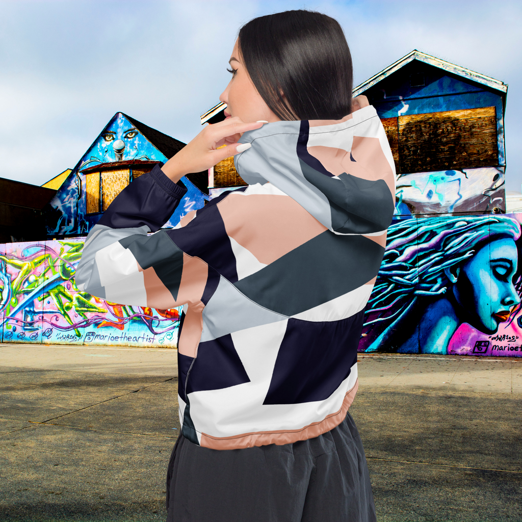 Cropped Windbreaker mit Stylischem Block Muster. Lässiger Streetstyle für Frauen von By Just a Girl.