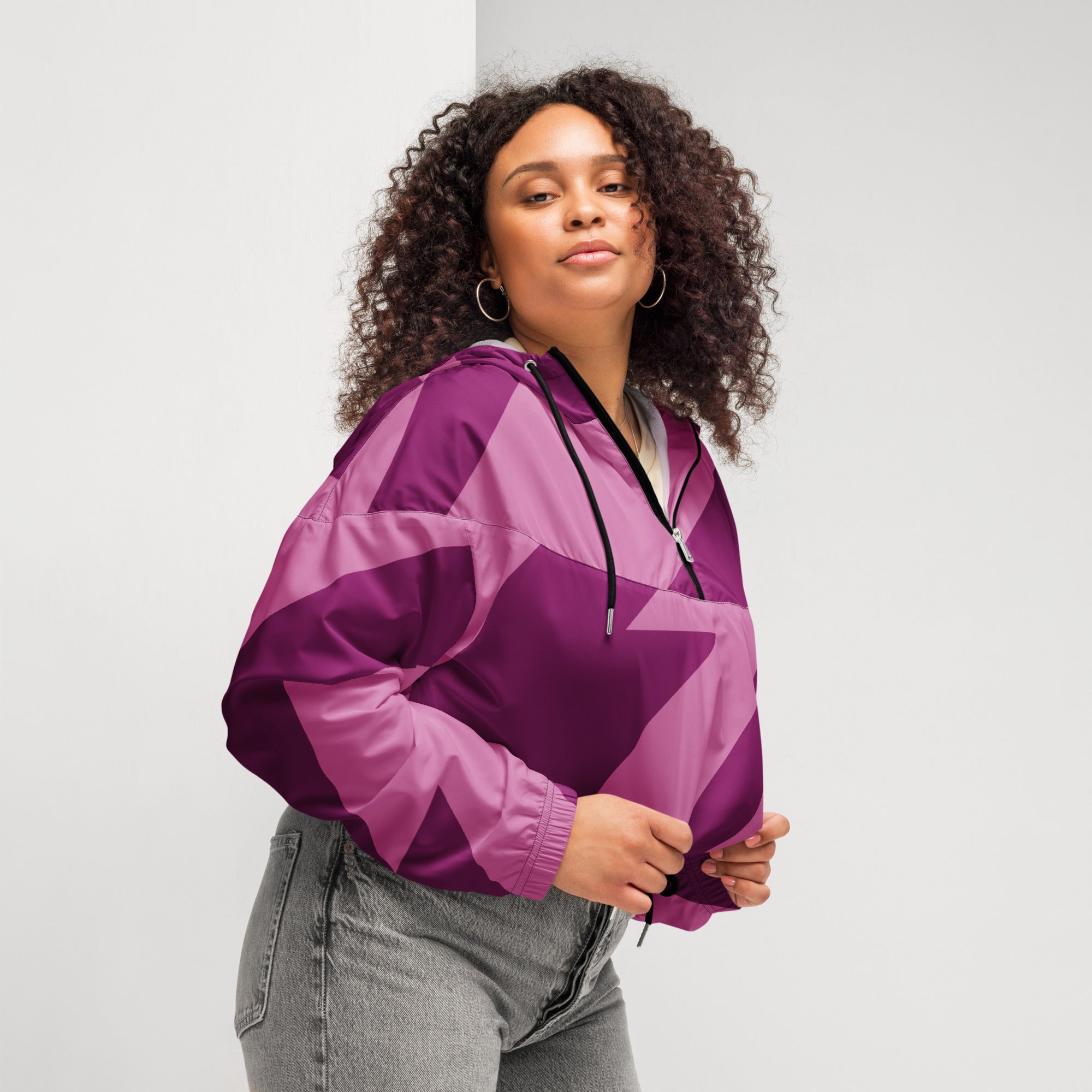 Cropped Windbreaker im  Blockstreifen Design in warmen  Beere und Bordeaux. Femininer Streetstyle mit weicher Kraft, designed by,  By Just a Girl.