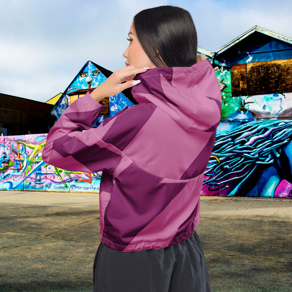 Cropped Windbreaker im  Blockstreifen Design in warmen  Beere und Bordeaux. Femininer Streetstyle mit weicher Kraft, designed by,  By Just a Girl.