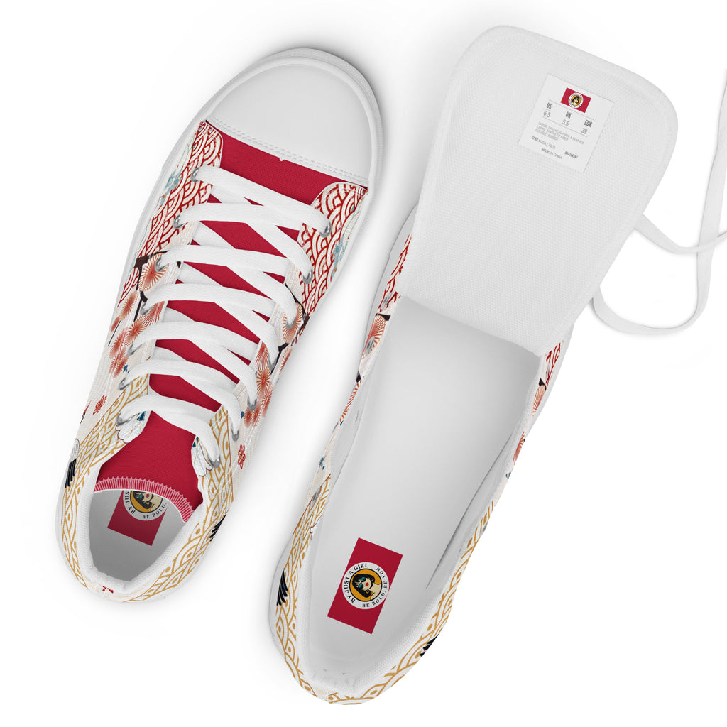 Damen High Top Canvas ansicht von oben. Ein Schuh geschlossen und einer offen mit der Sicht auf das Fußbett mit Logo. By Just a Girl.