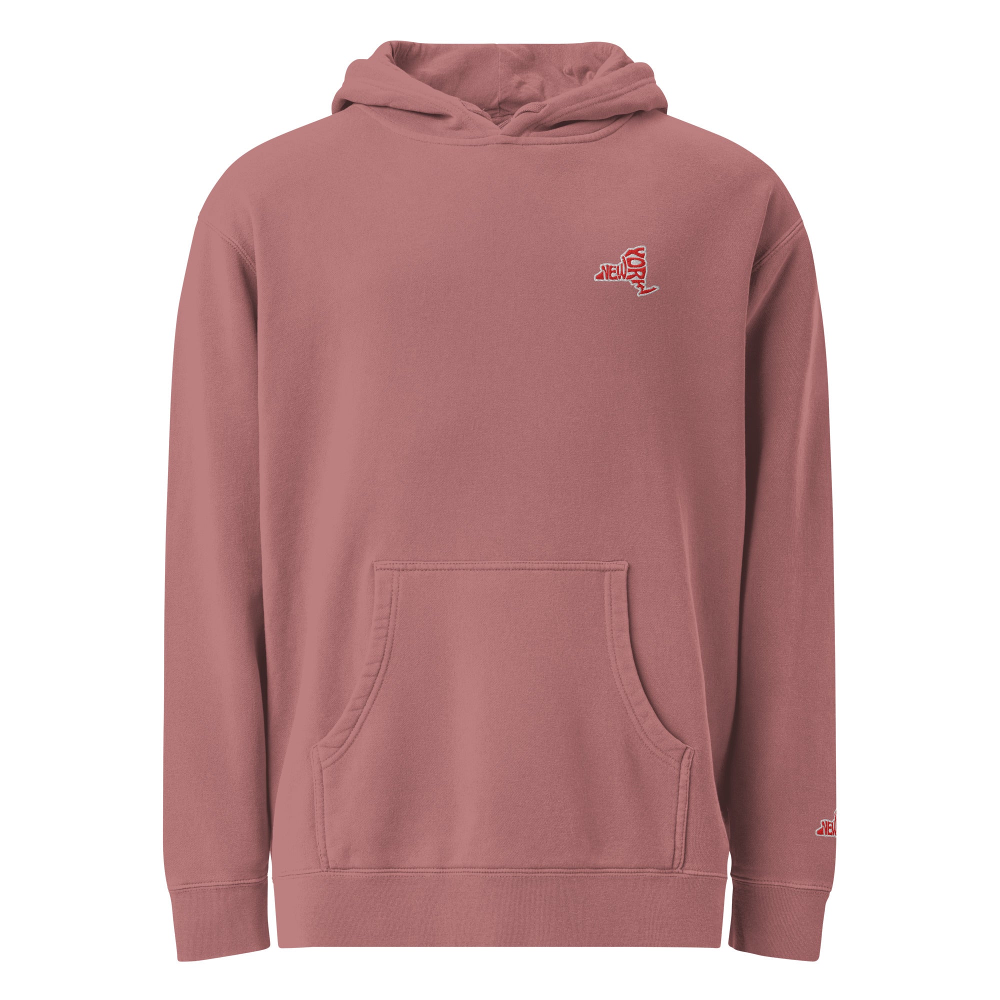 Ein Maroon pigmentfarbener Damen-Kapuzenpullover, auf einem weißen Hintergrund freigestellt. Auf der linken Brust befindet sich ein rot-weißes New Yorker Schrift Emblem als Stickerei. New ist gerade York geht rechts direkt neben New senkrecht runter. Designed, by Just a Girl