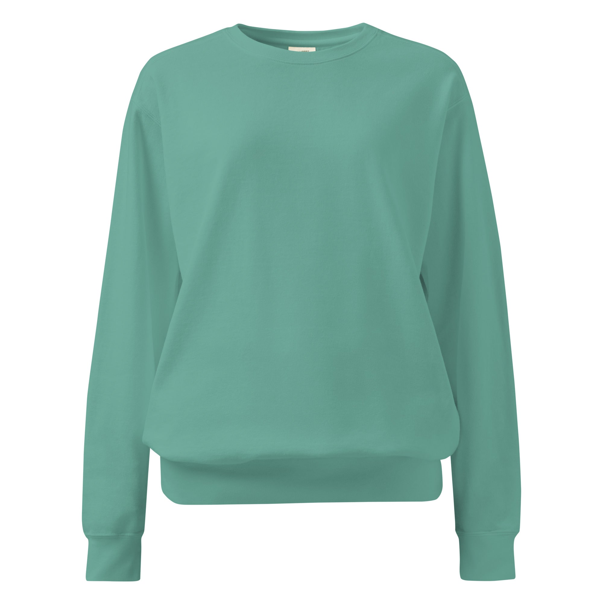 Ein unifarbener Pullover freigestellte Vorderansicht in grün, das als Irish Green  bezeichnet wird. Das Kleidungsstück ist schlicht und hat lange Ärmel. 