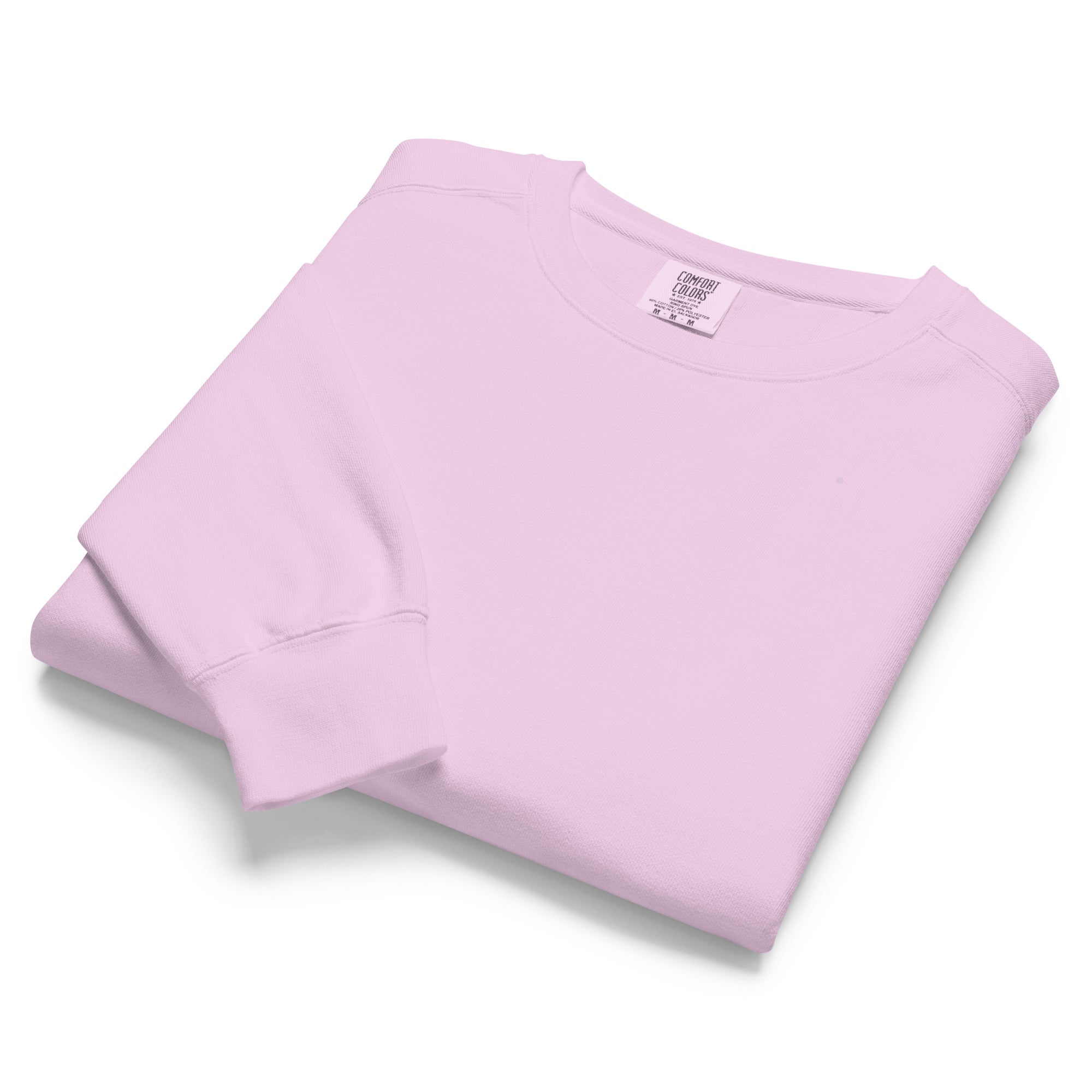 Ein unifarbener Pullover freigestellte gefaltete Ansicht in kräftigem Rosa, das als Rose bezeichnet wird. Das Kleidungsstück ist schlicht und hat lange Ärmel.