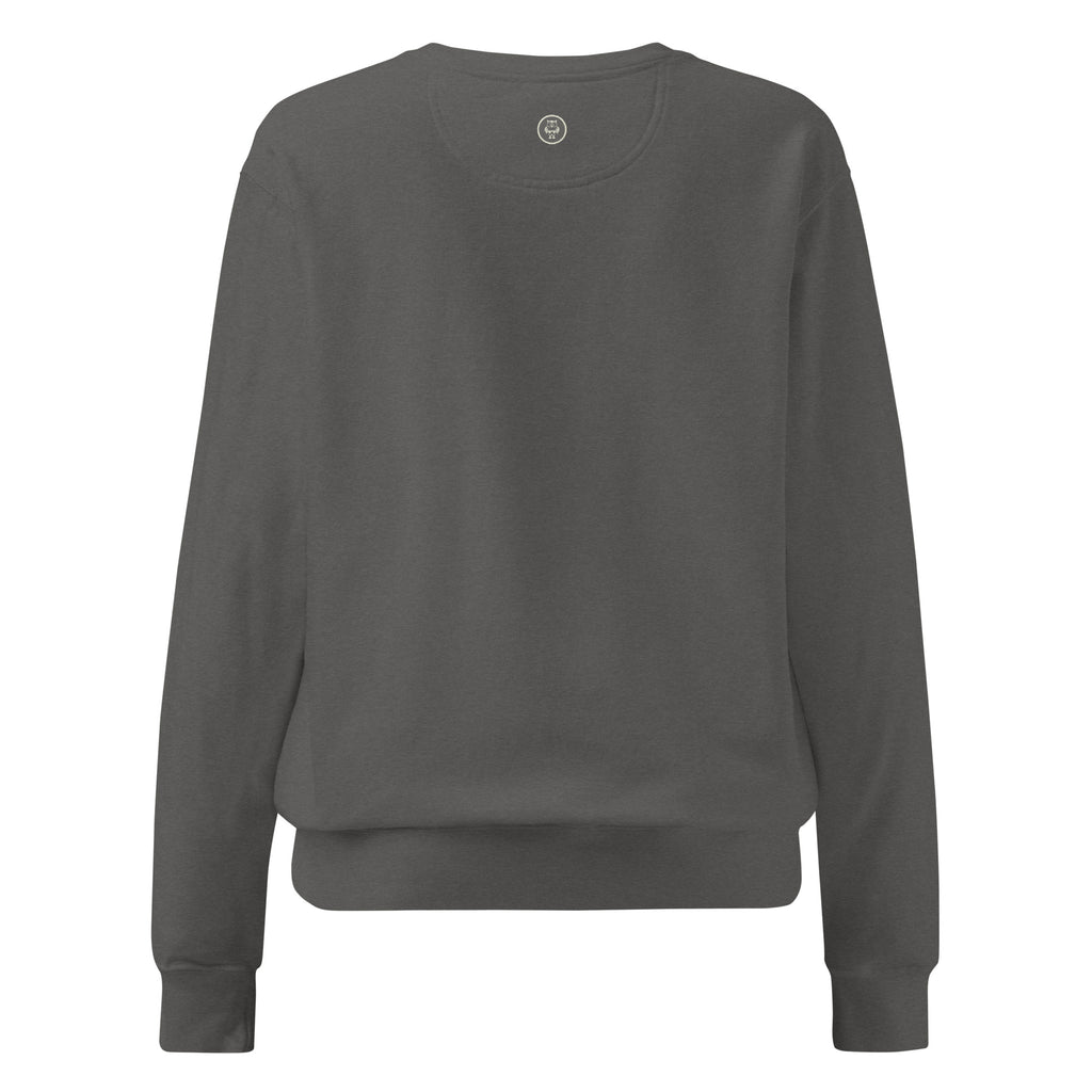Ein unifarbener Pullover freigestellte Rückenansicht in dunkelgrau, das als Stoney Grey bezeichnet wird. Das Kleidungsstück ist schlicht und hat lange Ärmel.  Am Nacken, anstelle des äußeren Etiketts, befindet sich ein kleines Emblem-Icon.
