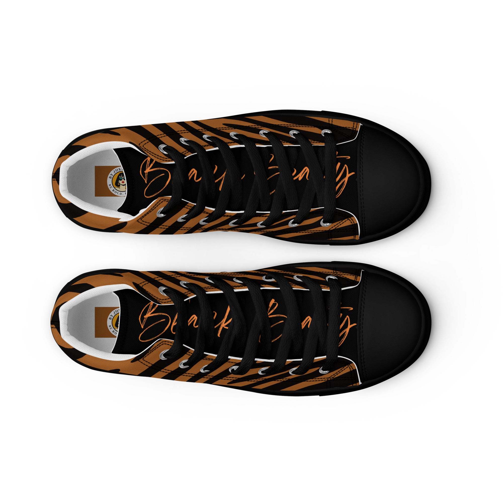 High Top Canvas Ansicht von oben geschlossen mit Blick auf die Schuhzunge und dem Schriftzug Black Beauty. By Just a Girl.