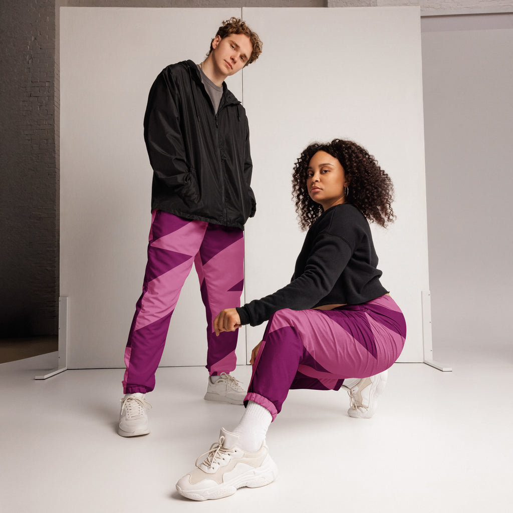 Damen Trainingshose im  Blockstreifen Design in warmen  Beere und Bordeaux. Femininer Streetstyle mit weicher Kraft, designed by,  By Just a Girl.
