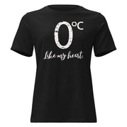 Ein freigestelltes Damen T-Shirt der Vorderansicht der Farbe schwarz.  Das Motiv ist ein grafischer Spruch in weißer, verwitterter Textur. Das Design zeigt prominent die Zahl 0 mit dem Gradzeichen ($^\circ$C) darüber und darunter den Text "Like my heart" in handschriftlicher Form. Das Motiv hat eine humorvolle, melancholische Anmutung. 