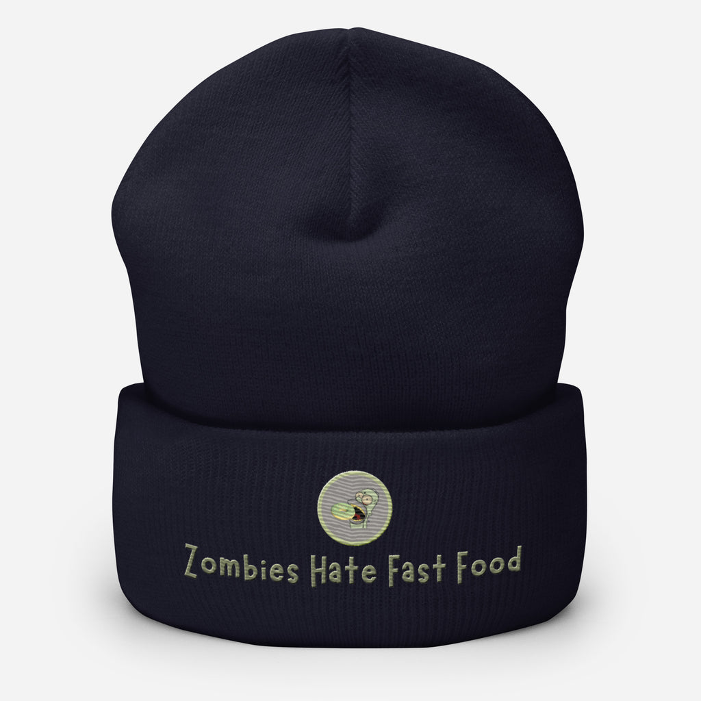 Ein dunkelblaues Cuffed Beanie mit aufgesticktem Patch von Homer und einem Donut mit einem grau-salbei farbenen Rahmen sowie einen Schriftzug darunter mit dem Satz "Zombies Hate Fast Food!" auf der Vorderseite. Designed, by Just a Girl.