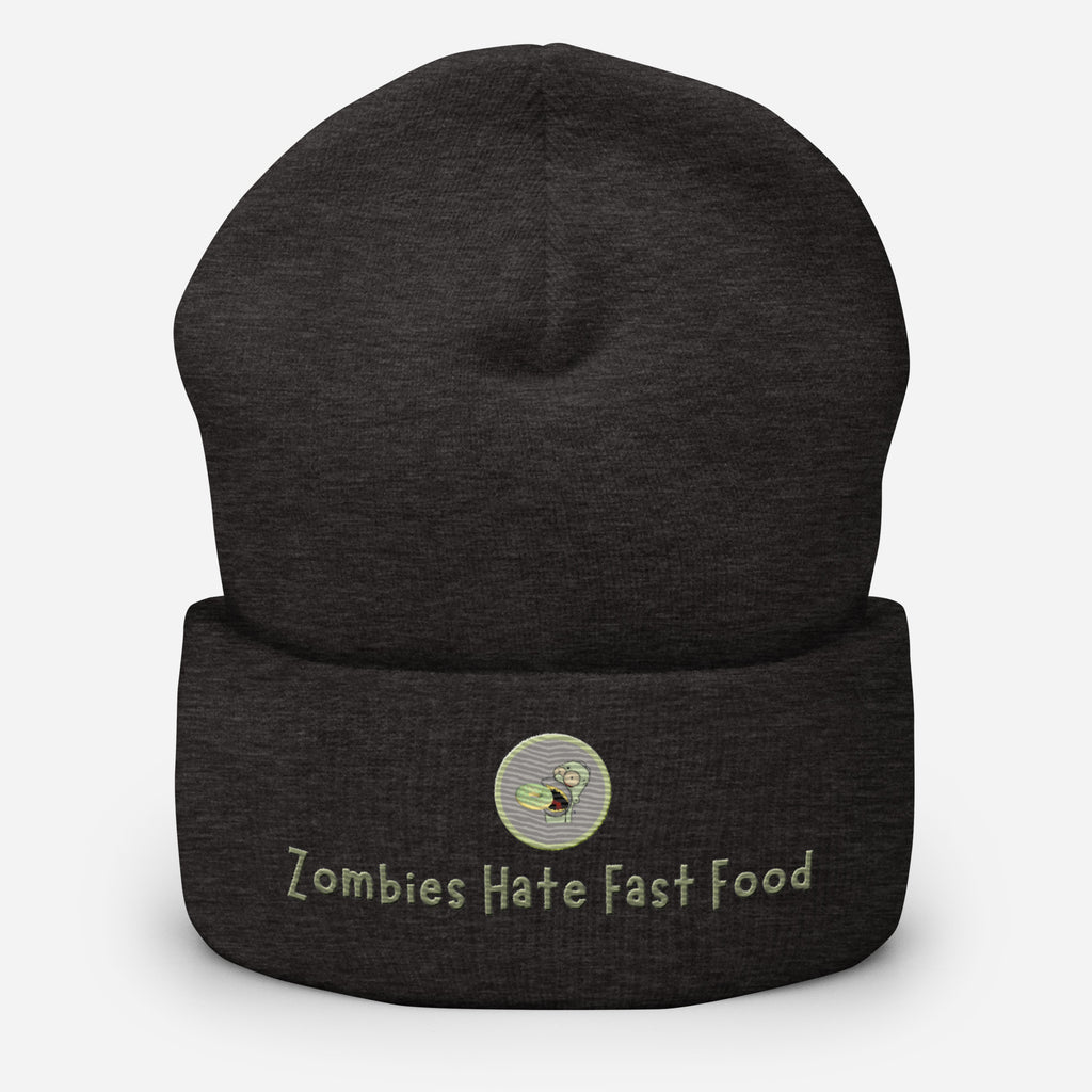 Ein dunkelgraues Cuffed Beanie mit aufgesticktem Patch von Homer und einem Donut mit einem grau-salbei farbenen Rahmen sowie einen Schriftzug darunter mit dem Satz "Zombies Hate Fast Food!" auf der Vorderseite. Designed, by Just a Girl.