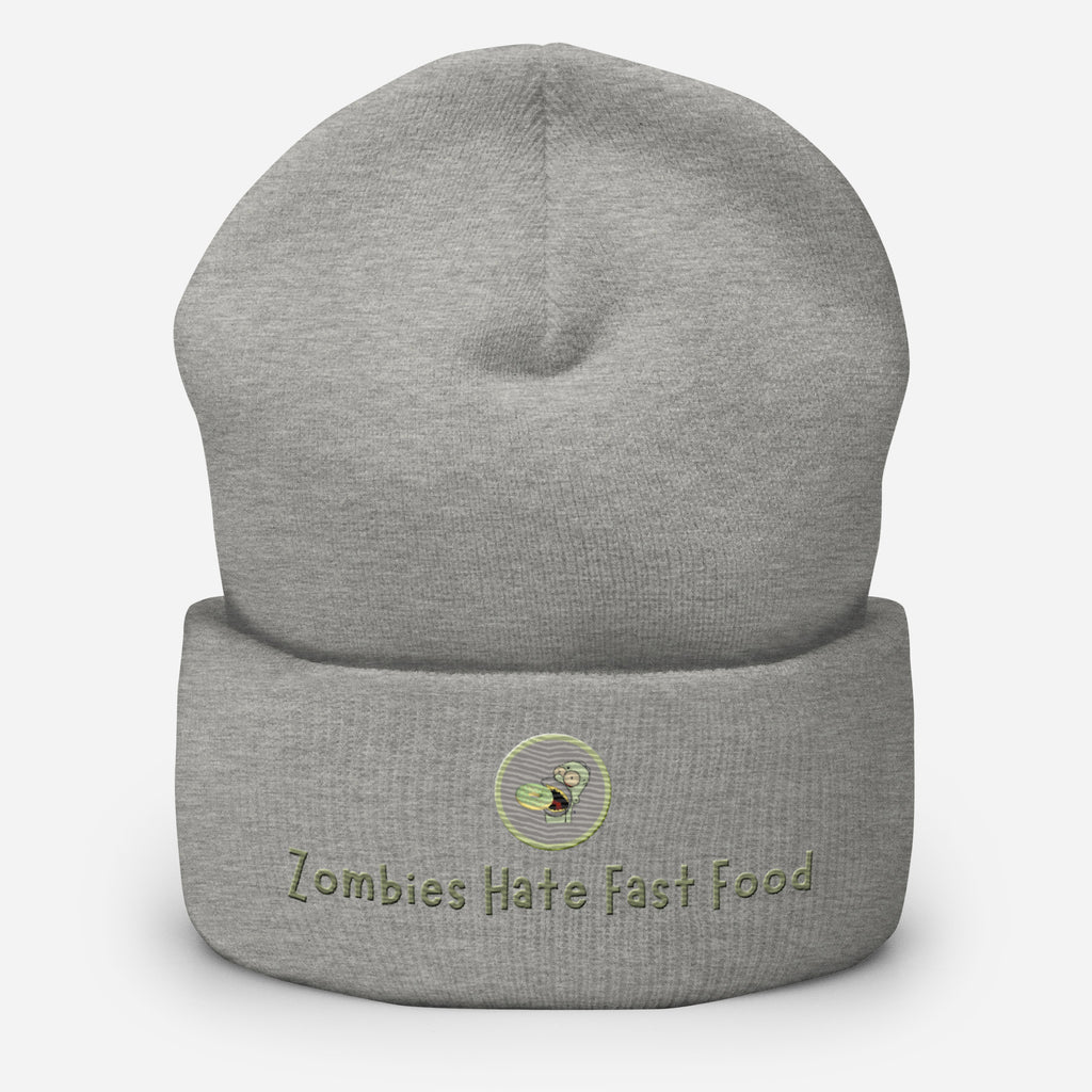 Ein Hellgraues Cuffed Beanie mit aufgesticktem Patch von Homer und einem Donut mit einem grau-salbei farbenen Rahmen sowie einen Schriftzug darunter mit dem Satz "Zombies Hate Fast Food!" auf der Vorderseite. Designed, by Just a Girl.