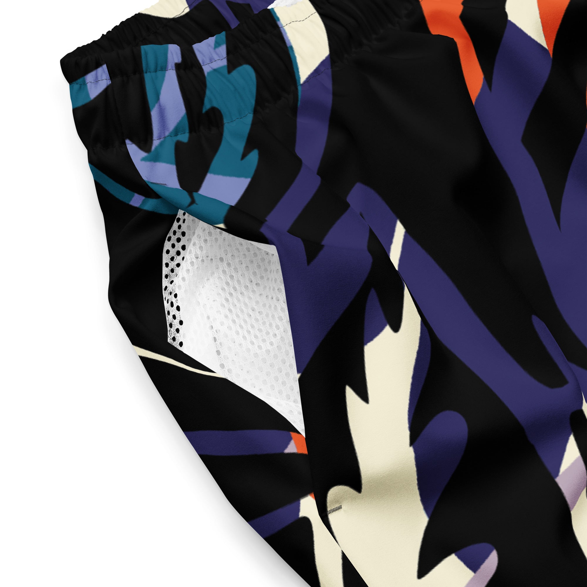 Eine Badeshorts mit einem abstrakten und lebhaften Muster aus stilisierten Blättern und Formen in leuchtenden Farben wie Violett, Orange, Türkis, Pink und Hellblau auf schwarzem Hintergrund. Der Bund der Shorts ist elastisch und schwarz.