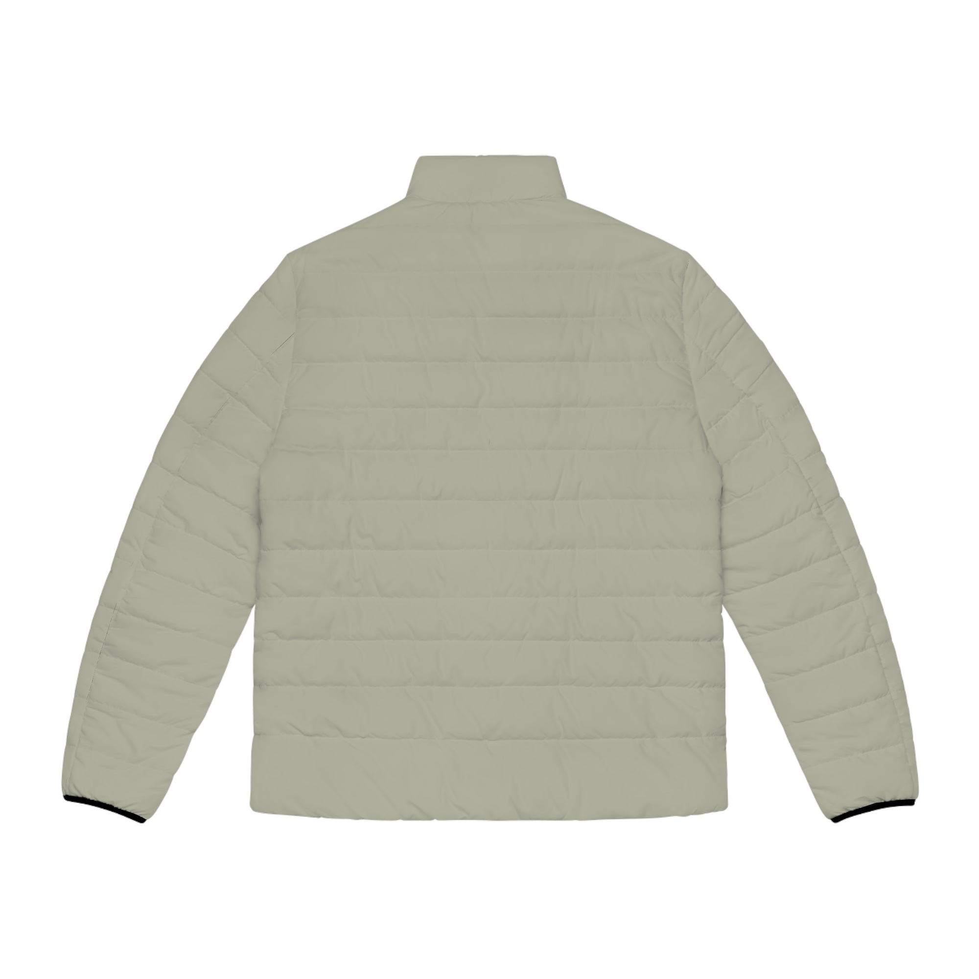 Eine freigestellte, schwebende Herren-Pufferjacke mit der Rückenansicht in einem Aschgrauen Farbton. Die Jacke ist horizontal gesteppt, hat eine glatte Oberfläche sowie einen hohen Stehkragen.  Designed, by Just a Girl