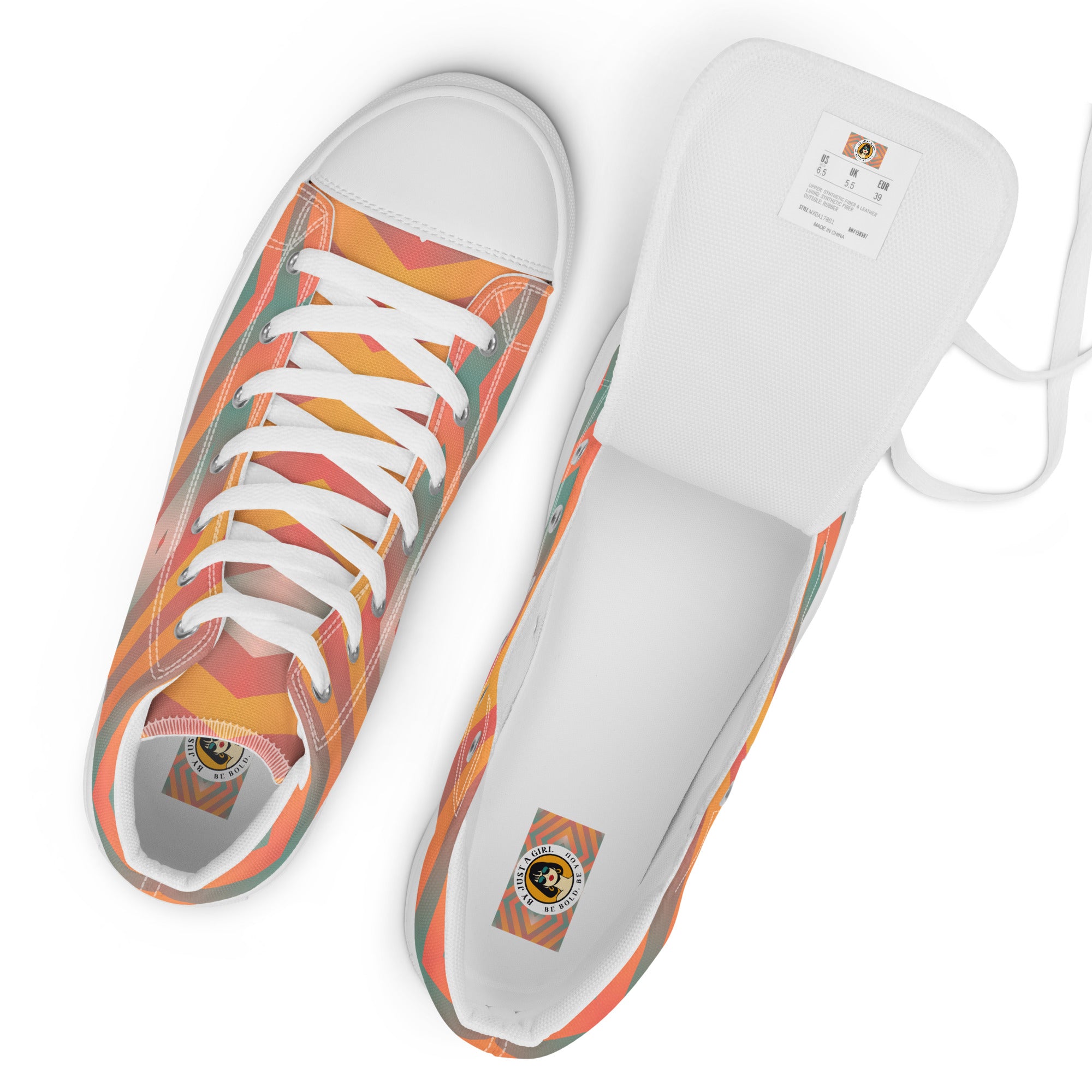 Ansicht von oben der weißen High-Top-Sneaker mit einem leuchtenden geometrischen Muster in Orange, Türkisgrün und Gelb. Die Schnürsenkel und Zehenkappen sind weiß. Designed, by Just a Girl.