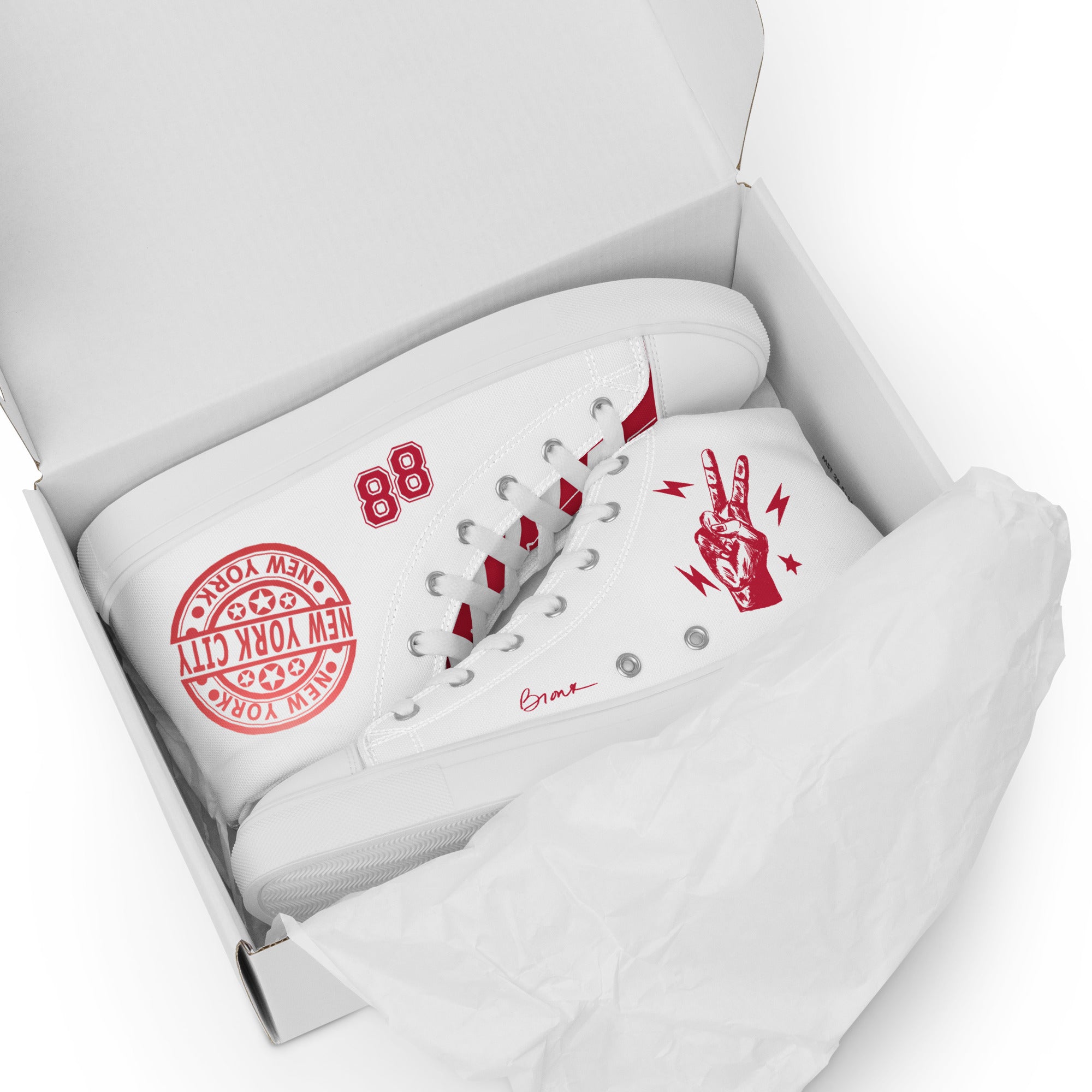 High Top Sneaker "NYC Rebel Girl" liegend im Schuhkarton. Designed by Just a Girl.