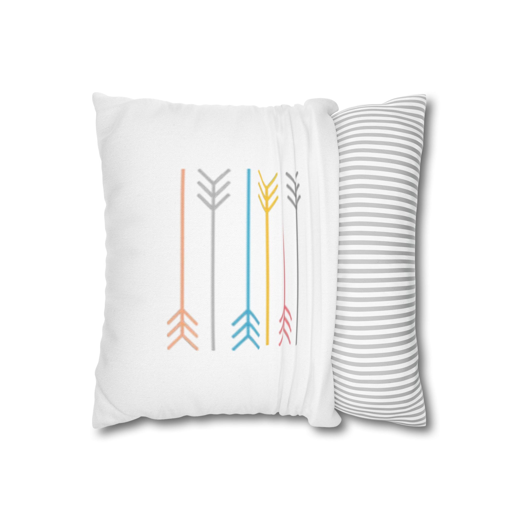 Ansicht des Kissenbezuges halb über das Kissen gezogen.