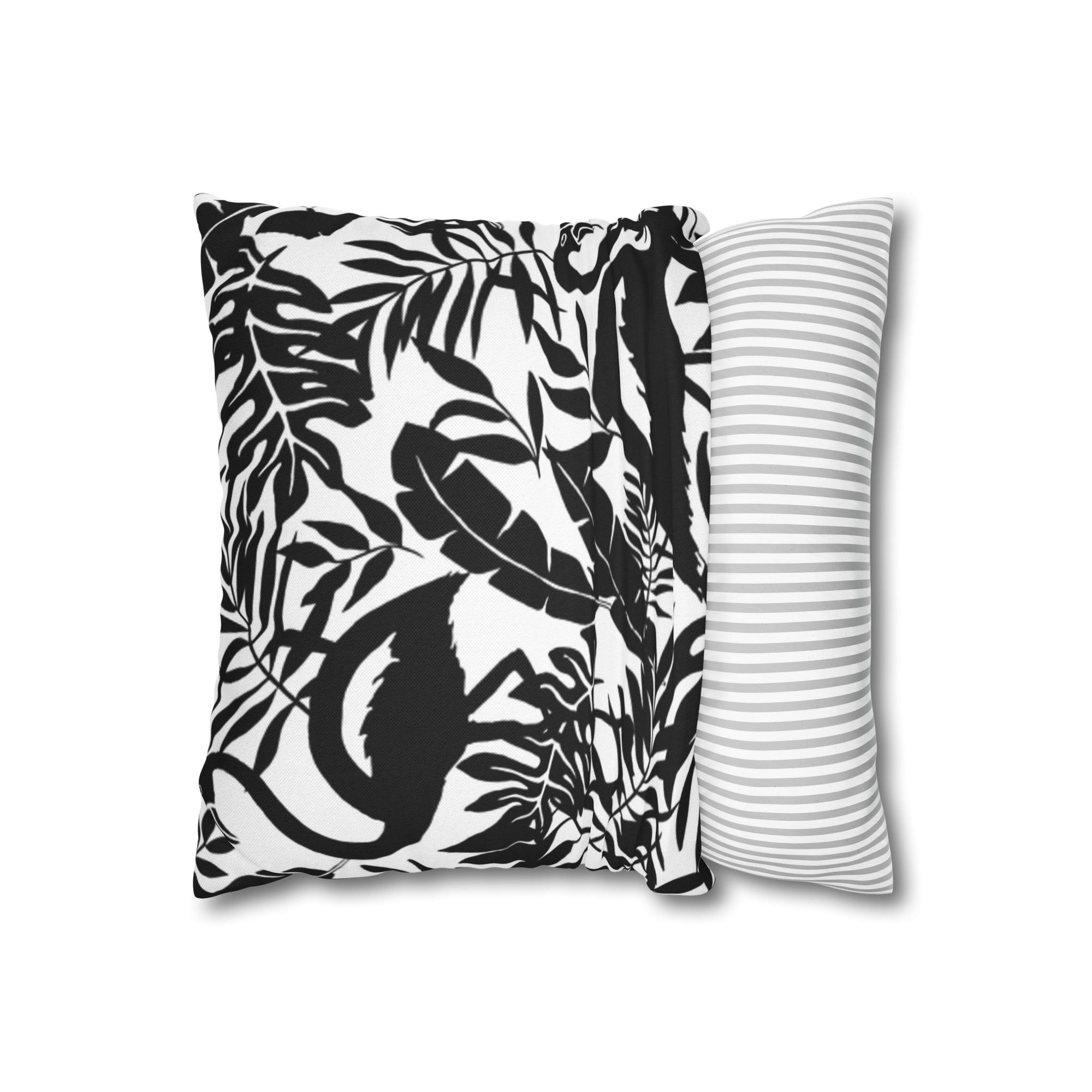 Ansicht des Kissenbezuges halb über das Kissen gezogen.