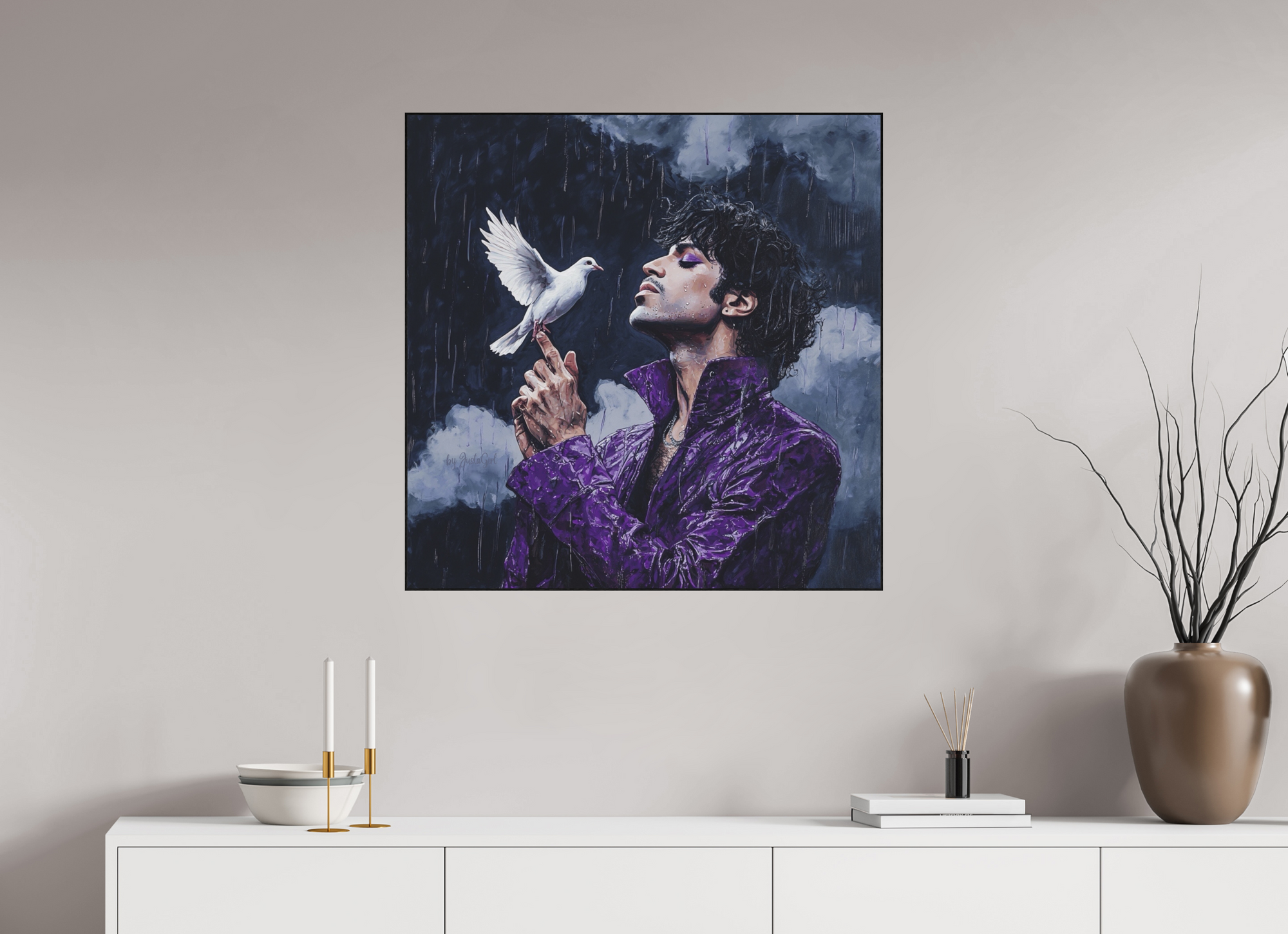 Ein figuratives Kunstwerk mit dem Titel "Purple Rain", das eine Hommage an den Musiker Prince darstellt. Das Kunstwerk hängt als Wand dekoration oberhalb eines weissen Sideboards. Das Bild selber hat einen Artbox Rahmen in Eiche Schwarz. Designed, by Just a Girl