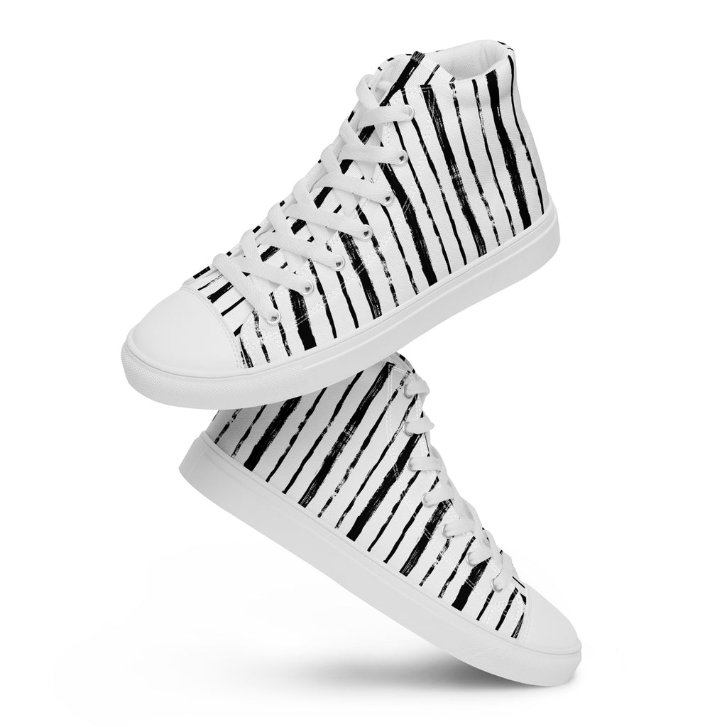 Ein Paar Schwebende HIgh Top Canvas mit einem schwarz-weissem Streifenmuster die schwarzen Linien sind aber unbeständig. Sohlen, Zehenkappen und Schnürsenkel sind weiß. Designed, by Just a Girl.