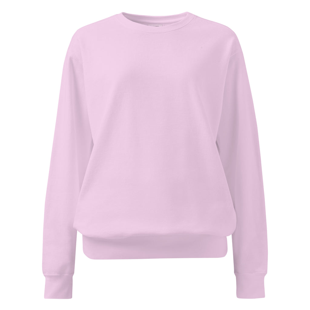 Ein unifarbener Pullover freigestellte Vorderansicht in kräftigem Rosa, das als Rose bezeichnet wird. Das Kleidungsstück ist schlicht und hat lange Ärmel.
