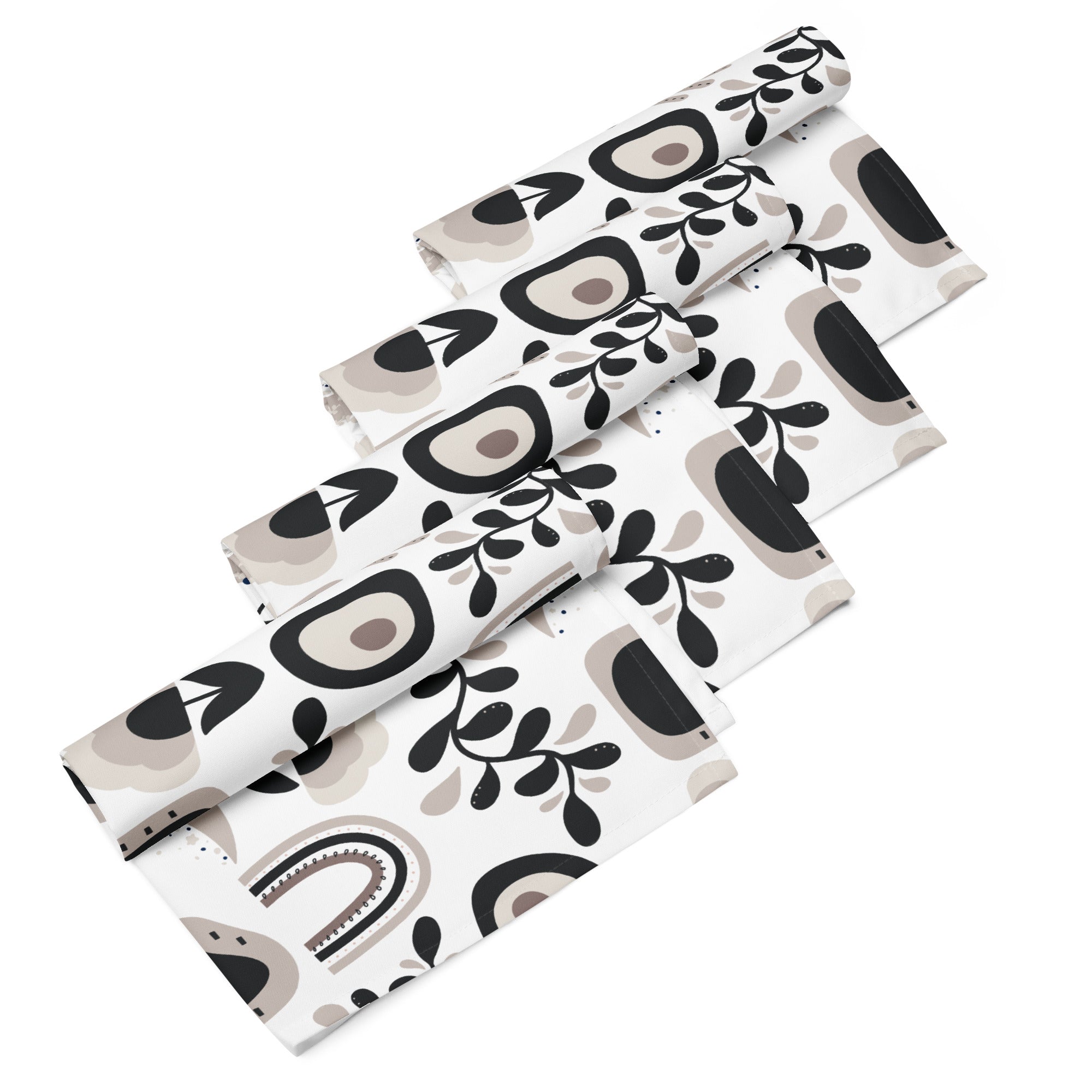 Ein Set aus vier gerollten Stoff-Servietten, freigestellt auf weißem Hintergrund. Das Muster zeigt ein abstraktes Design mit Boho-Elementen wie stilisierten Pfeilen, einem Regenbogen, einer gepunkteten Mondsichel und floralen Motiven in Schwarz, Beige und Rosatönen.