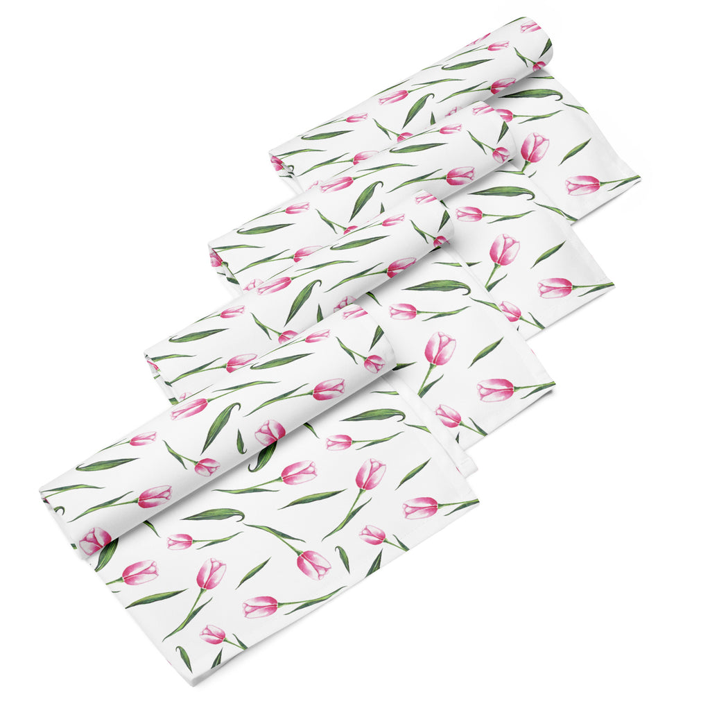 Ein Set aus vier Stoff-Servietten, gerollte ansicht freigestellt auf weißem Hintergrund. Der weiße Hintergrund ist mit einer Streuung aus zarten, rosa Tulpen bedruckt, deren Stängel und Blätter in frischem Grün gehalten sind.