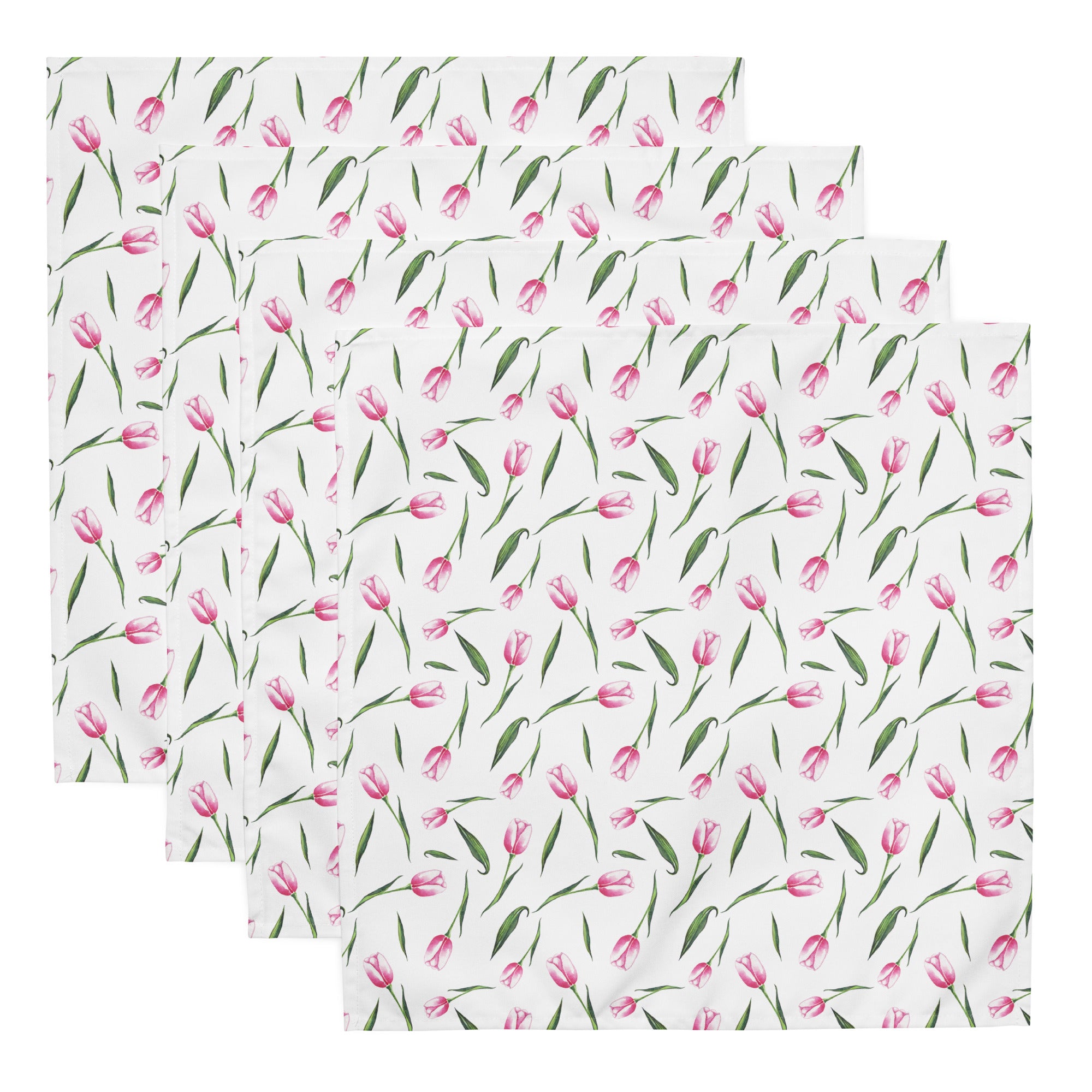 Ein Set aus vier Stoff-Servietten, freigestellt auf weißem Hintergrund. Der weiße Hintergrund ist mit einer Streuung aus zarten, rosa Tulpen bedruckt, deren Stängel und Blätter in frischem Grün gehalten sind.