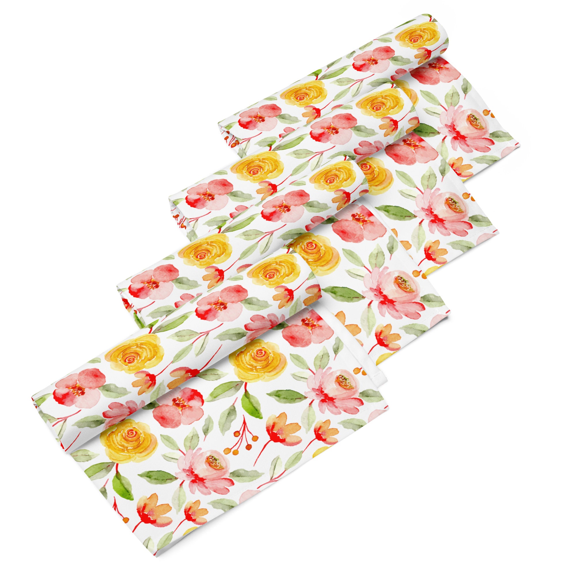 Ein Set aus vier Stoff-Servietten, gerollte ansicht freigestellt auf weißem Hintergrund. Der Hintergrund der Servietten ist weiß und zeigt ein florales Muster aus gelben Rosen mit grünen Blättern sowie rosafarbene Blumen mit leicht roten Akzenten.