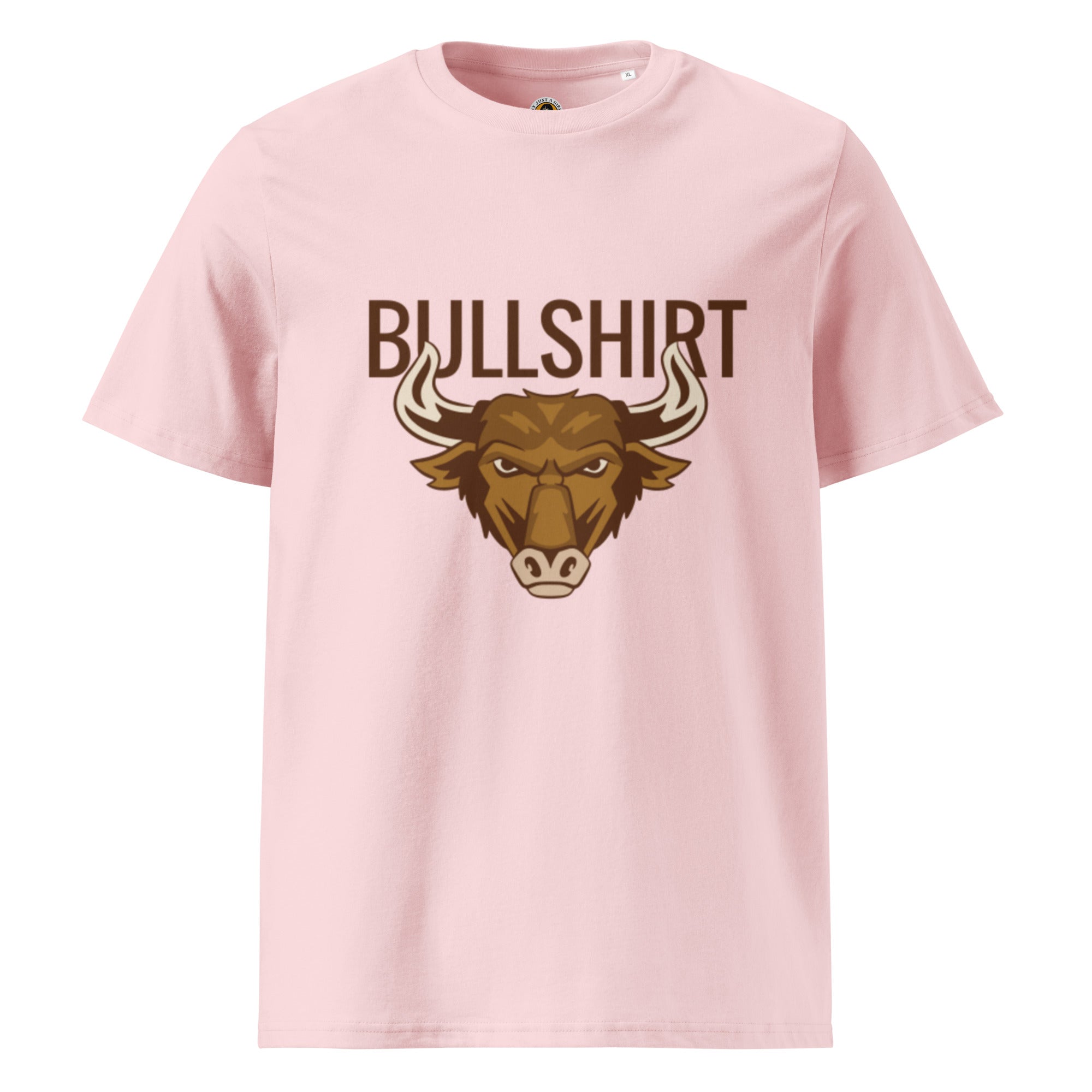 
Ein cotton pink farbenes T-Shirt mit dem Aufdruck des Wortspiels "BULLSHIRT" in brauner Schrift. Darunter befindet sich der stilisierte Kopf eines grimmig dreinblickenden braunen Bullen.