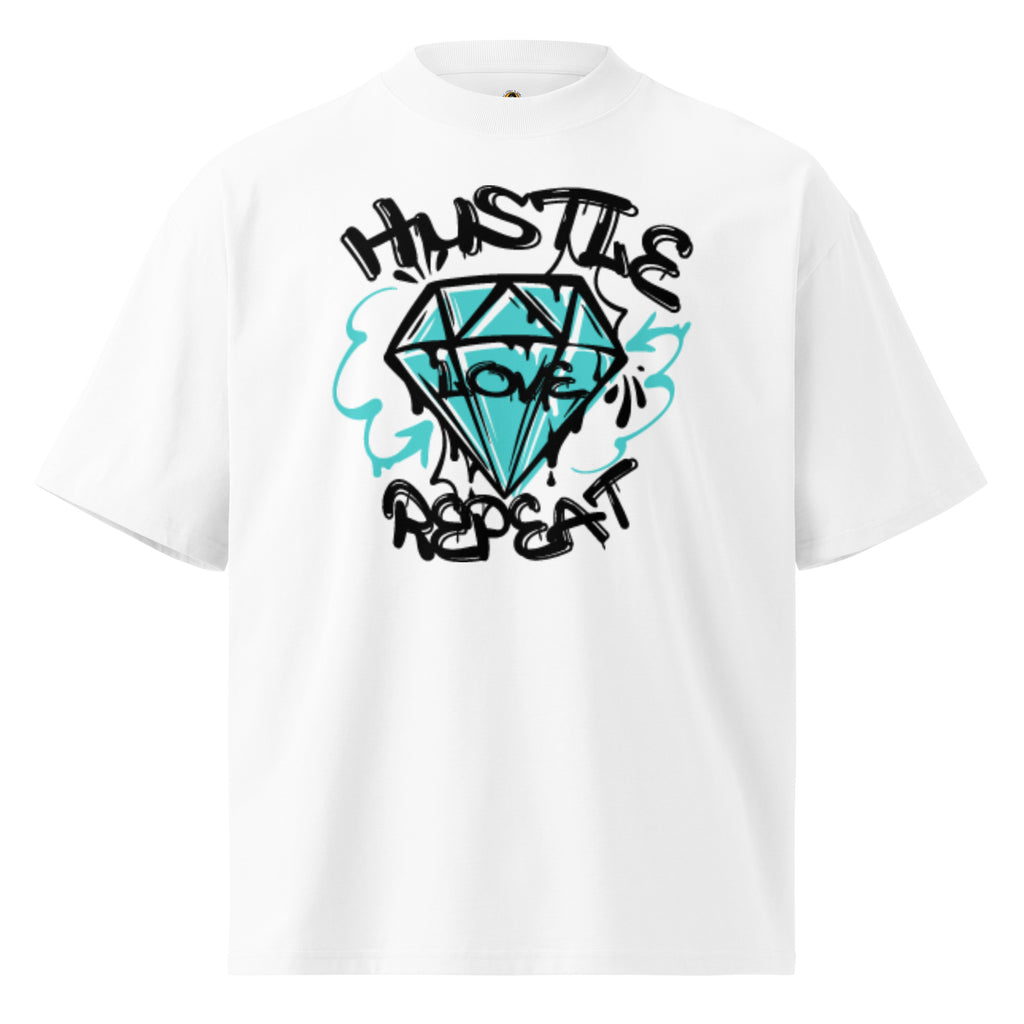 Weisses Oversized T-Shirt mit der Frontansicht auf weissem Hintergrund.
