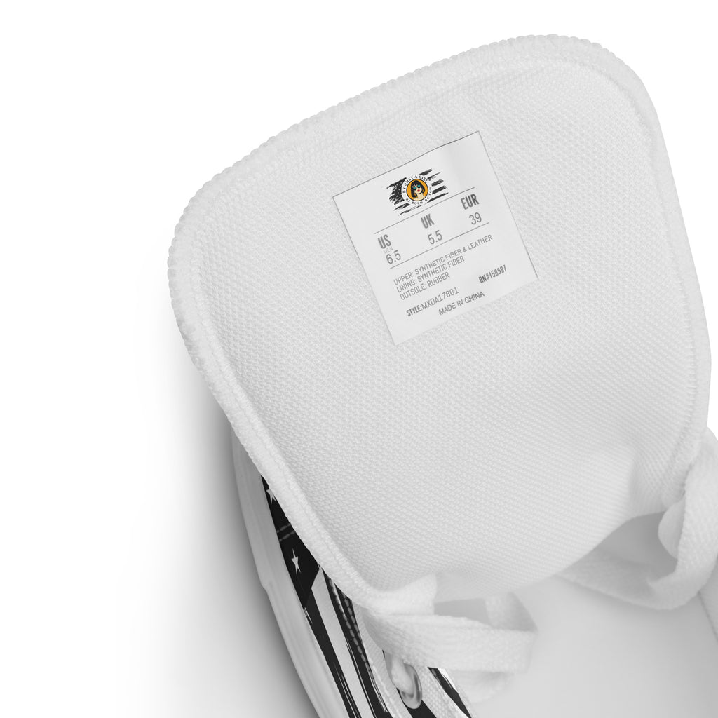 Schuhzungen Innenansicht mit einem Etikett der Grössenangabe sowie das Logo. Designed, by Just a Girl.